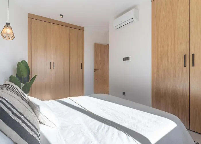 Sunsethome Modern 2 Beds With Sea View Апартаменты *